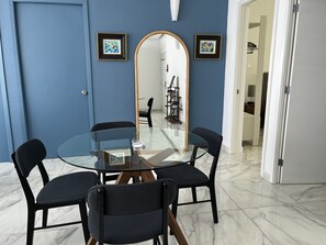 Apartamento | Servicio de comidas en la habitación