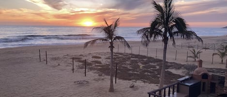 Am Strand, Liegestühle, Strandtücher