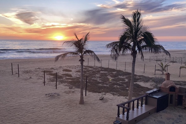 På stranden, liggestole, badehåndklæder