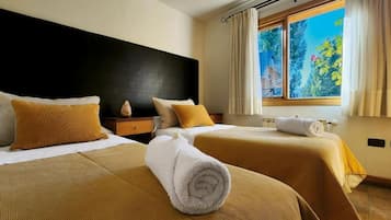 2 bedrooms, travel crib, WiFi