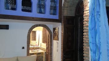 Duplex conforto | Cofres nos quartos, cortinas blackout, Wi-Fi de cortesia