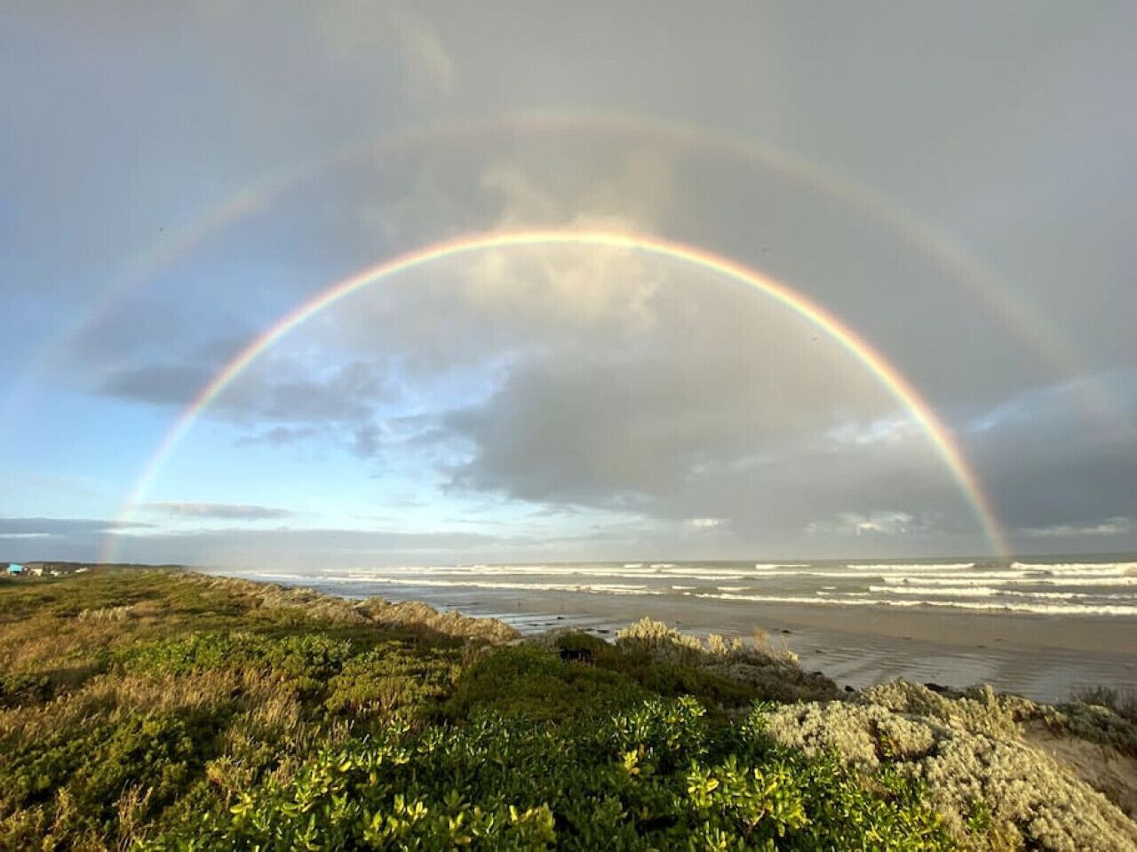 Una spiaggia nelle vicinanze