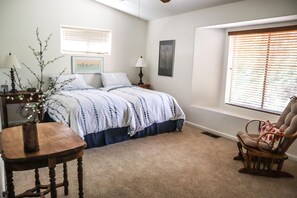 4 bedrooms, desk, iron/ironing board, travel cot
