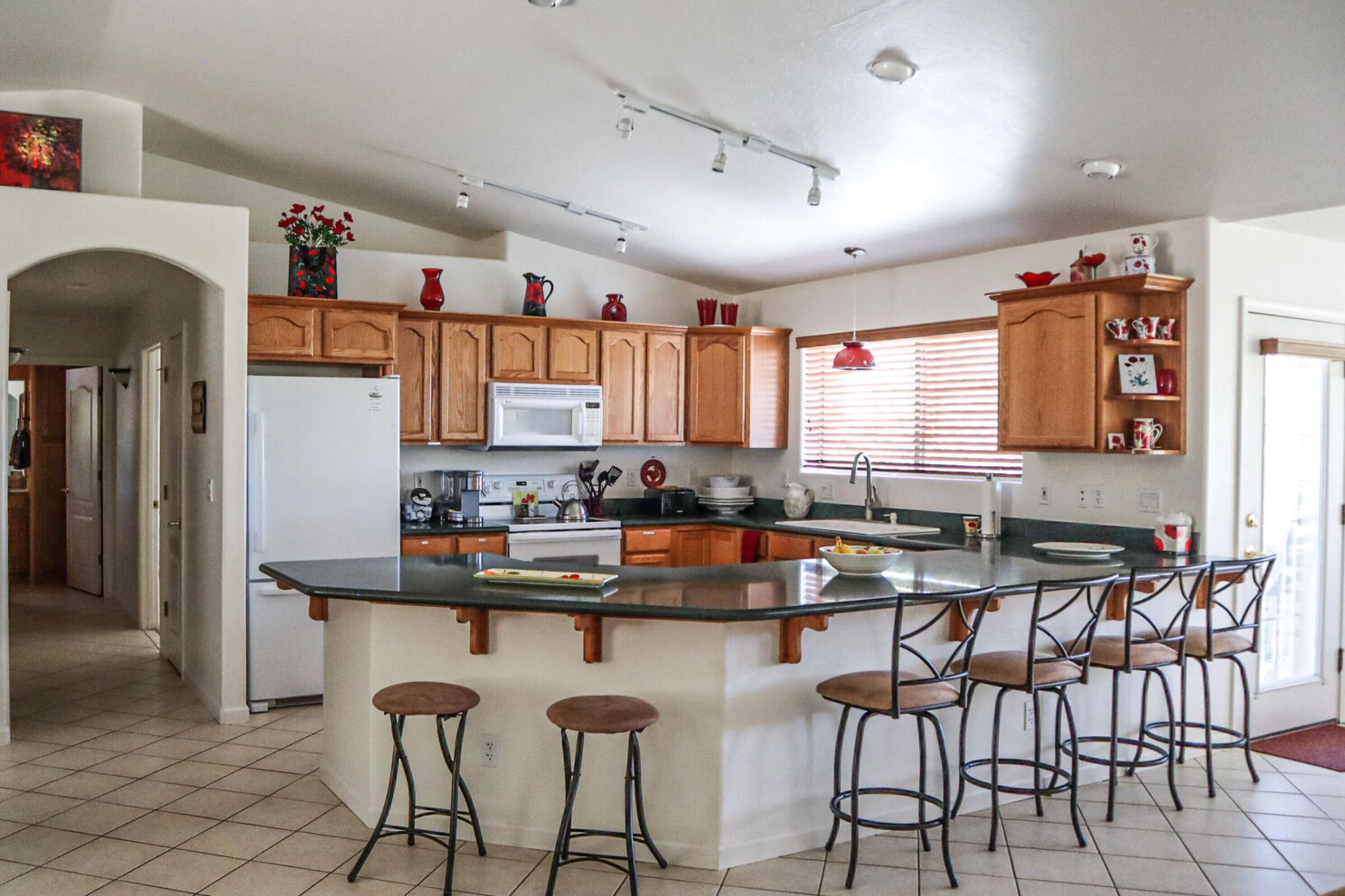 冰箱、微波炉、烤箱、炉灶