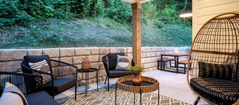 Northshore Urban Hive - Spacious House with EV Charging