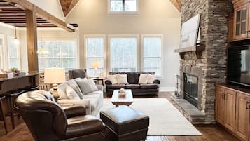 Smart TV, fireplace, DVD player, books