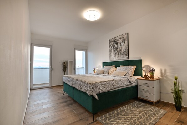 2 bedrooms, iron/ironing board, internet, bed sheets