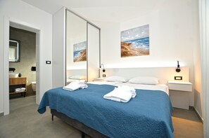 4 bedrooms, iron/ironing board, Internet, bed sheets