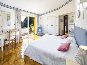 5 bedrooms, in-room safe, iron/ironing board, free WiFi