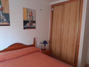 2 bedrooms, iron/ironing board, bed sheets - Apartamento Primera Línea de Playa en Playa Honda- La Manga del Mar Menor (Playa Honda)