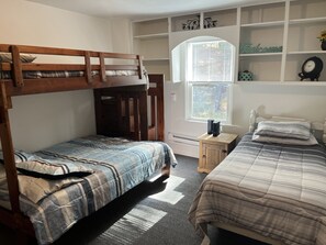 3 bedrooms, bed sheets