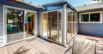 Pleasant home in Waldport with garden, inviting deck & sunroom