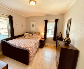 3 habitaciones, escritorio, wifi gratis y ropa de cama