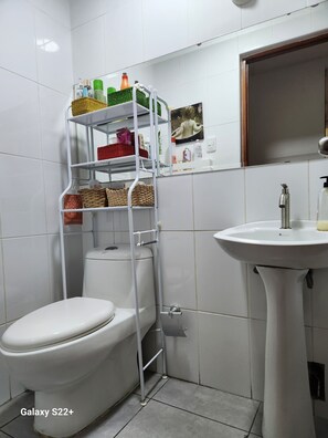 Hårføner og håndklær