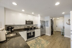 Fridge, microwave, oven, stovetop - Waterfront, Harbourside, Water Park, Beach, #5516 (Indian)