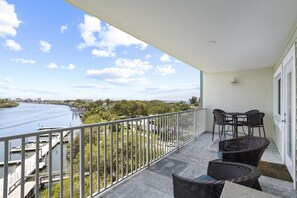 Outdoor dining - Waterfront, Harbourside, Water Park, Beach, #5516 (Indian)