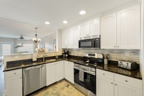 Fridge, microwave, oven, stovetop - Waterfront, Harbourside, Water Park, Beach, #5516 (Indian)