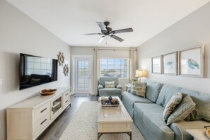 Smart TV - Waterfront, Harbourside, Water Park, Beach, #5516 (Indian)