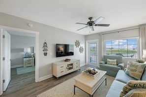 Smart TV - Waterfront, Harbourside, Water Park, Beach, #5516 (Indian)