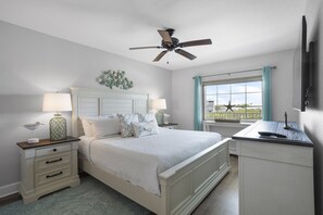 2 bedrooms, desk, travel cot, WiFi - Waterfront, Harbourside, Water Park, Beach, #5516 (Indian)