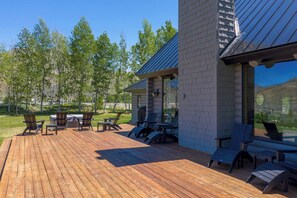 Outdoor dining - The Rodeo Cabin on 5 Acres | Hot Tub, Peloton Bike, and Pet-Friendly! (Hailey)