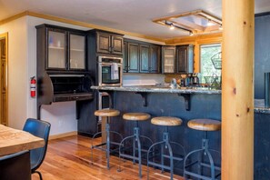 Dining - The Rodeo Cabin on 5 Acres | Hot Tub, Peloton Bike, and Pet-Friendly! (Hailey)