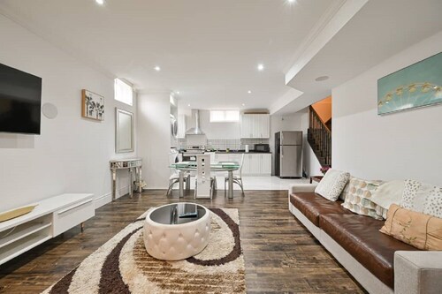 The  Vistana Brampton 2Bedroom Contemporary designed spacious apartment!