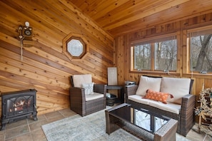 TV, fireplace - Chimney Hill Retreat w/ Amenity Center & Fireplace (Wilmington)