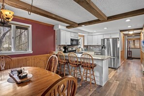 Fridge, microwave, oven, stovetop - Chimney Hill Retreat w/ Amenity Center & Fireplace (Wilmington)