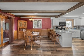 Fridge, microwave, oven, stovetop - Chimney Hill Retreat w/ Amenity Center & Fireplace (Wilmington)