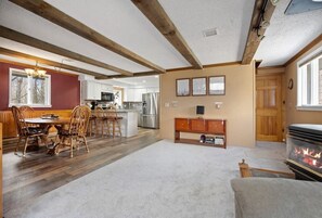 Interior - Chimney Hill Retreat w/ Amenity Center & Fireplace (Wilmington)