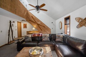 Televisión y chimenea 