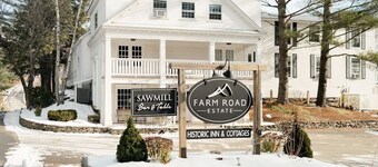 Townhouse 2 miles from Mount Snow w/ Fireplace!