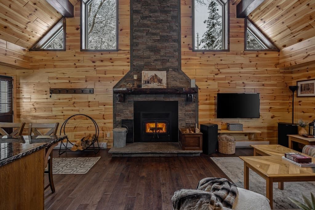 Cozy Cabin 10 Minutes From Stratton w/ Fireplace!