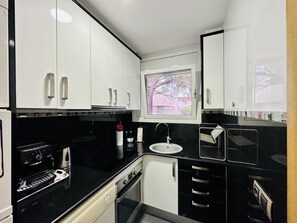 Refrigerador, microondas, horno y lavavajillas 