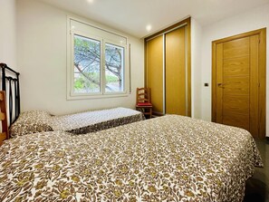 2 bedrooms, iron/ironing board, internet, bed sheets - Paradis CostaBravaSi - Beach, A/C, Terrace, wifi (Platja d'Aro)