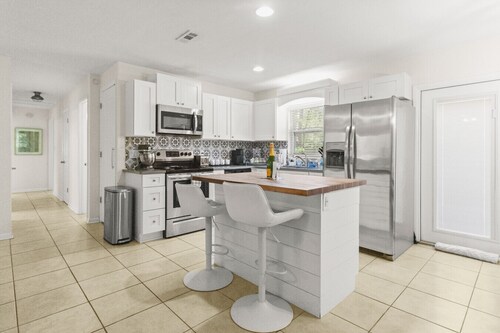 The Gator Getaway- Huge Backyard