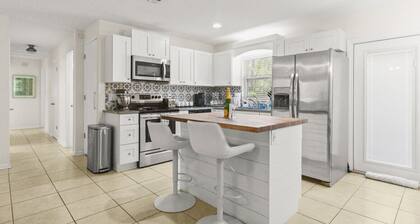 The Gator Getaway- Huge Backyard