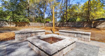 The Gator Getaway- Huge Backyard