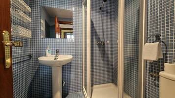 Bathtub, hair dryer, towels, shampoo
