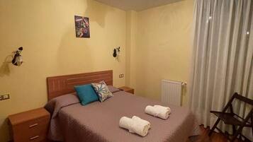 2 bedrooms, iron/ironing board, WiFi (free), bed sheets