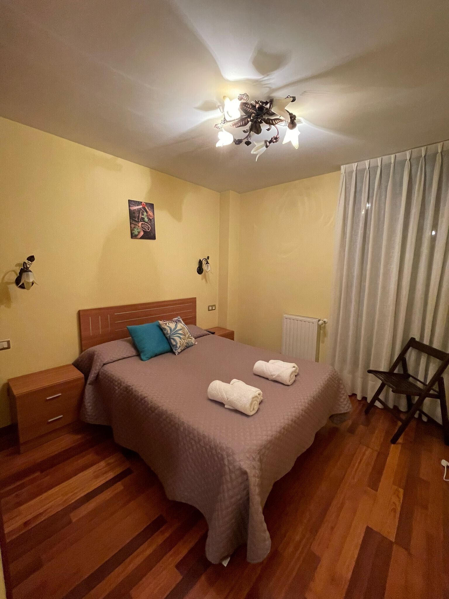 2 habitaciones, tabla de planchar con plancha y wifi gratis 
