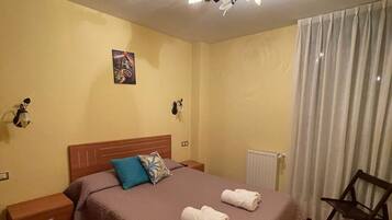 2 habitaciones, tabla de planchar con plancha y wifi gratis