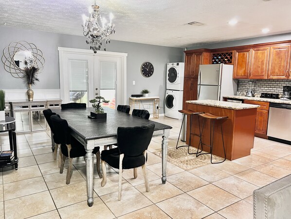 Dining - Unique space with lots of details! (Seffner)