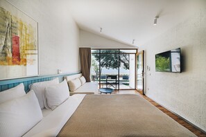 Deluxe Room with King Bed Sea View