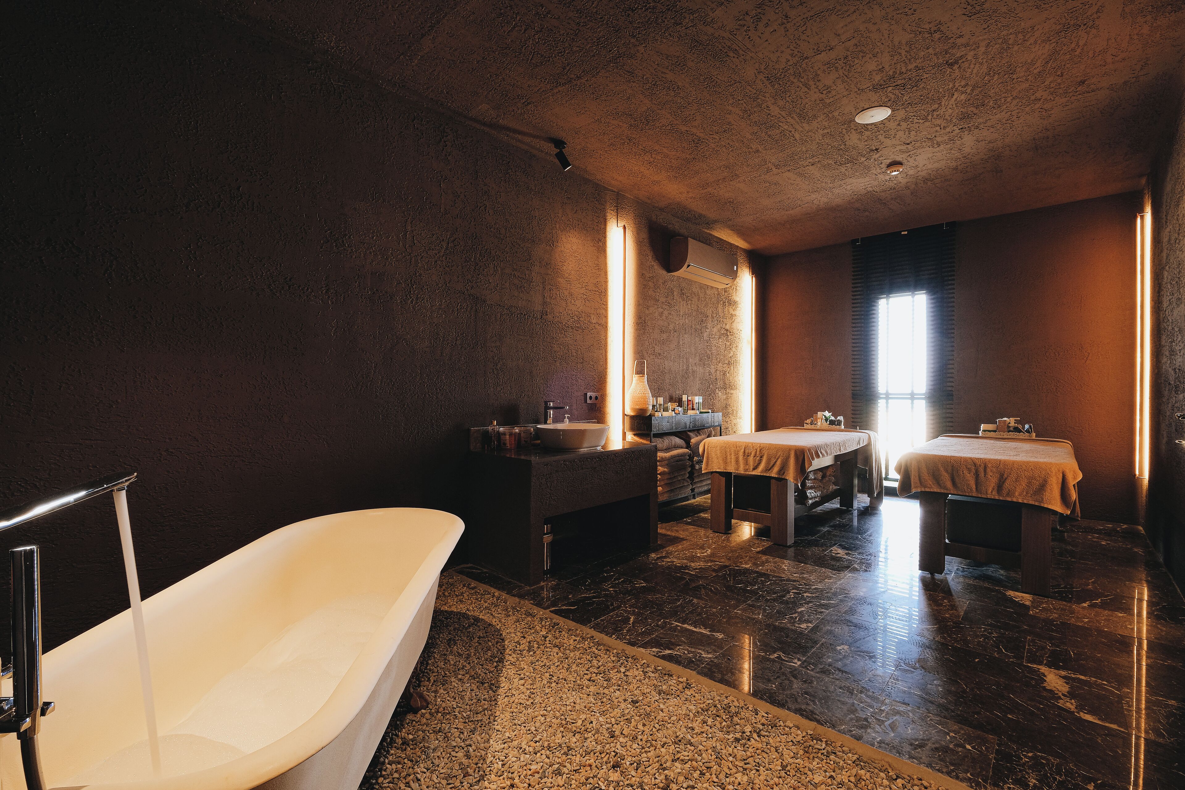 雙人療程室、土耳其浴、身體療程、水療、芳香療法、熱石按摩