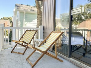 Terrace/patio - Beautiful Windy Hill-Ocean Grove home. Great location - only steps to the beach! (North Myrtle Beach)