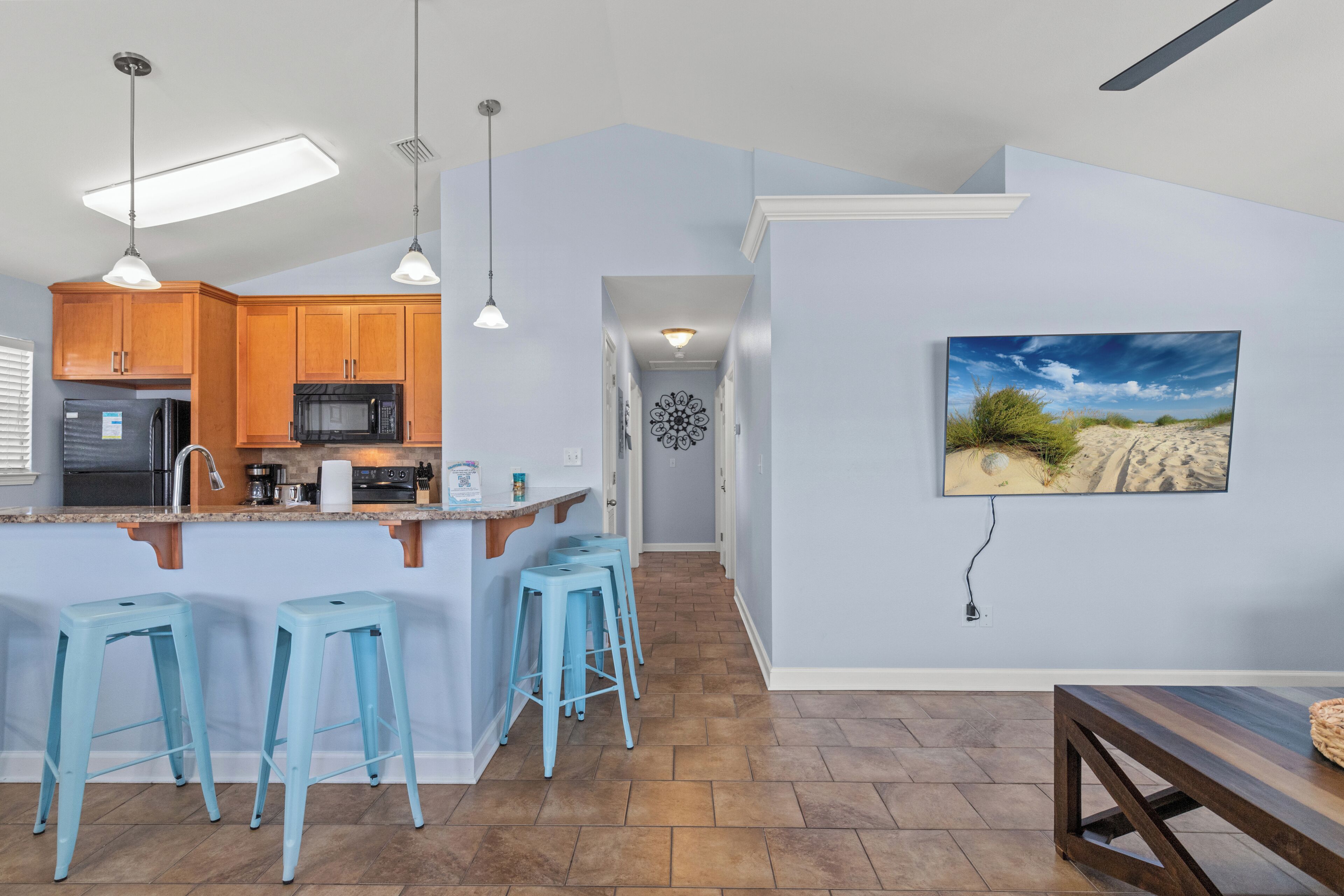 Huis, meerdere bedden, keuken, uitzicht op tuin (117 Palm Beach Dr) | Privékeuken | Een koelkast, een magnetron, een oven, een kookplaat