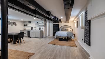 1 Schlafzimmer, Schreibtisch, BĂŒgeleisen/BĂŒgelbrett, Reisekinderbett