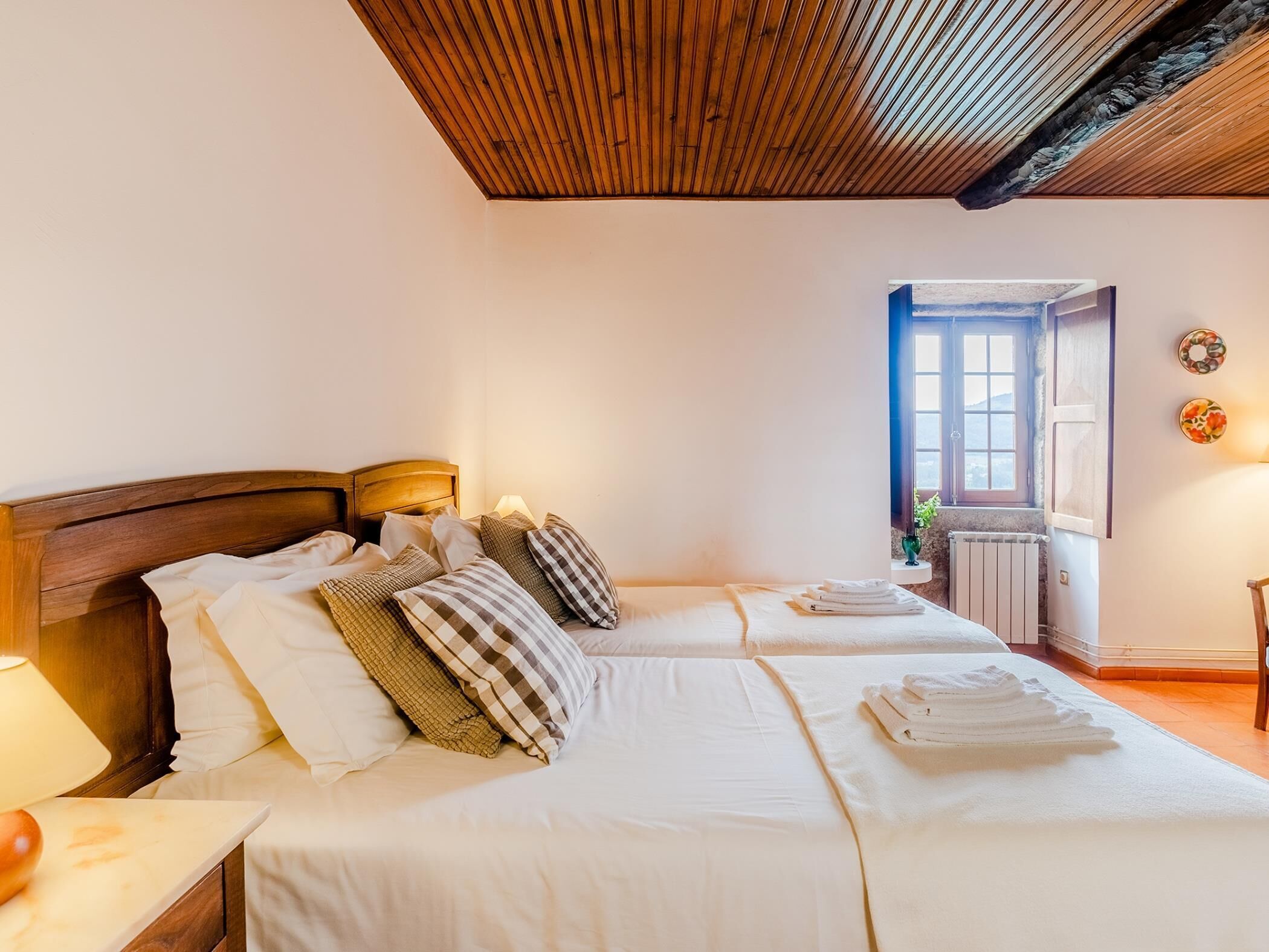 1 quarto, acesso à internet, roupa de cama